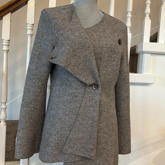 Wool Assymetrical  jacket - Picture 2 of 8